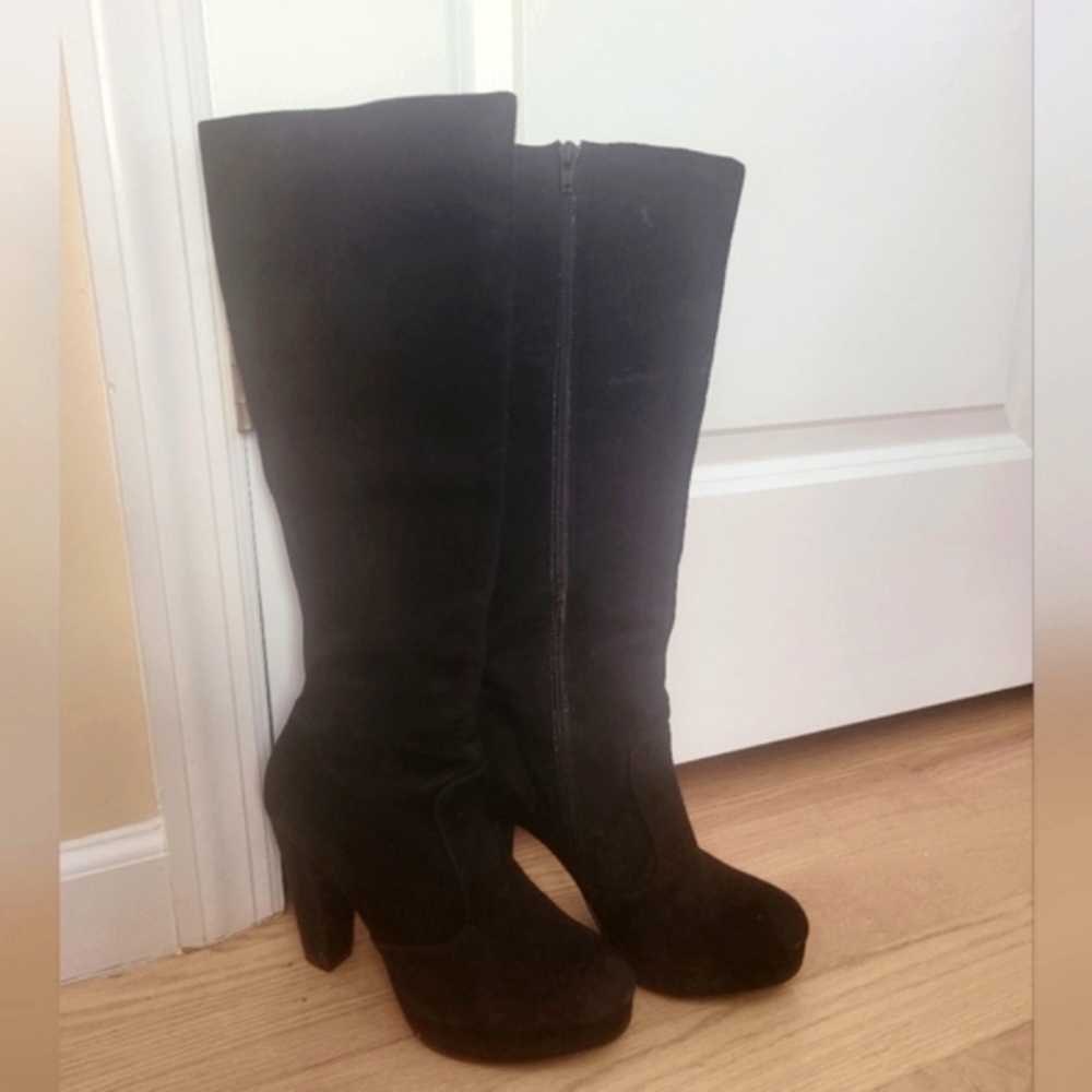 Steve Maddon Suede Boots in RISKYYY
